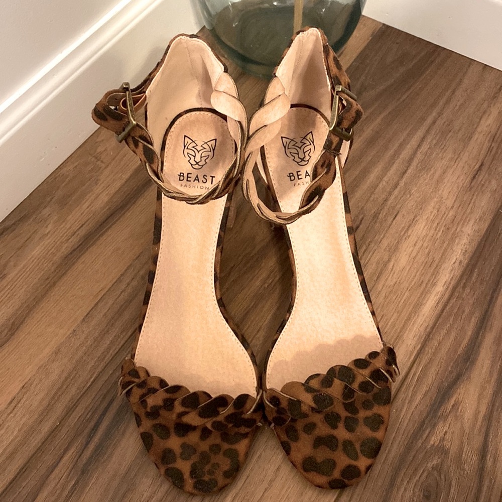 Beast Fashion Cheetah print block heel